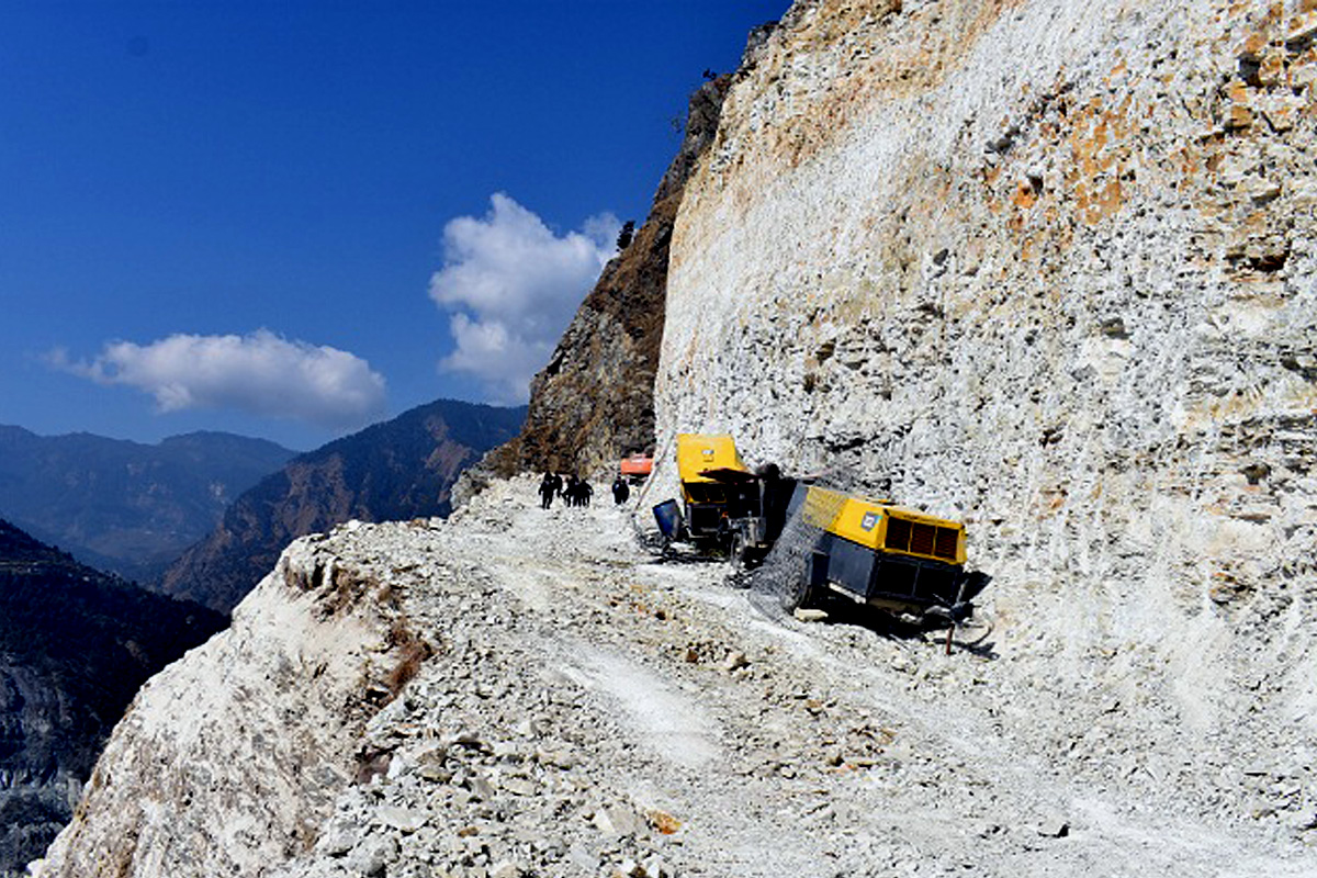 दुई वर्षमा बन्यो एक सय मिटर सडक